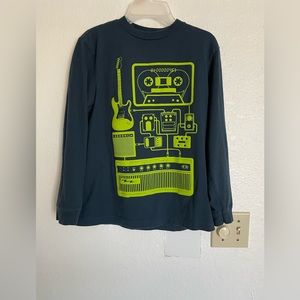 Old Navy t-shirt for boys. Long sleeves. Size:L. Blue. New without tags.